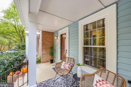 2111 Derby Ridge Ln, Silver Spring, MD 20910-2653