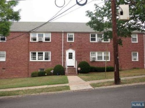 293 Bogert Rd, River Edge, NJ 07661-1869