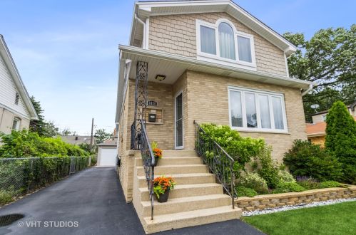 6520 Ebinger Dr, Niles, IL 60714-4436