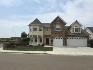 3075 Bridle Ave, Fresno, CA 93727-9115