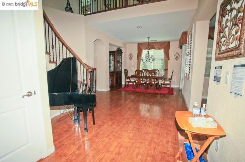 10128 Annie St, Elk Grove, CA 95757-4355