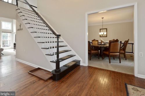 704 Tamani Dr, Herndon, VA 20170-3926
