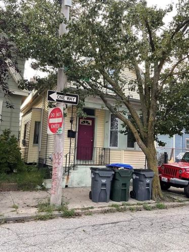 44 Harkness St, Providence, RI 02909-1636