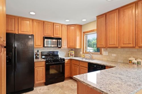 715 67 Pl, Willowbrook IL  60527-8502 exterior