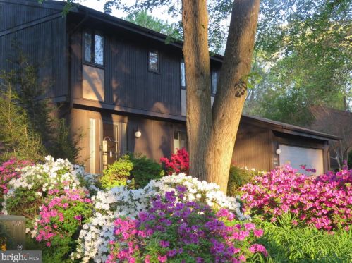 8807 Burbank Rd, Annandale, VA 22003-3855