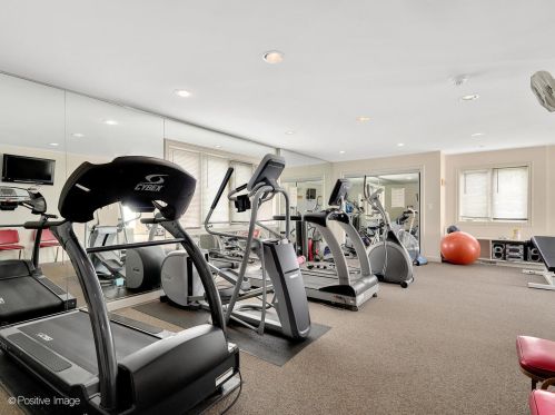 2 Oak Brook Club Dr, Oak Brook IL  60523-1345 exterior