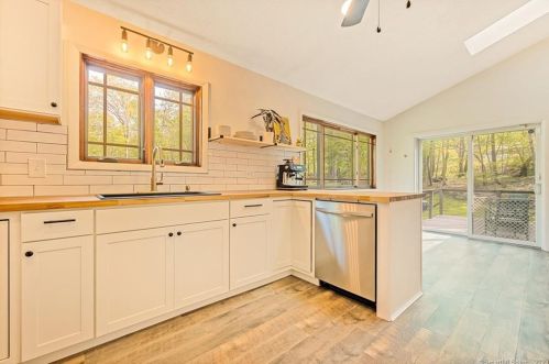 511 Tobacco St, Exeter CT  06249-1641 exterior
