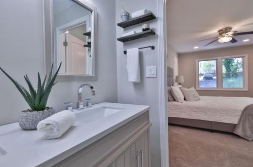 1976 Dering Cir, Atlanta GA  30345-1612 exterior