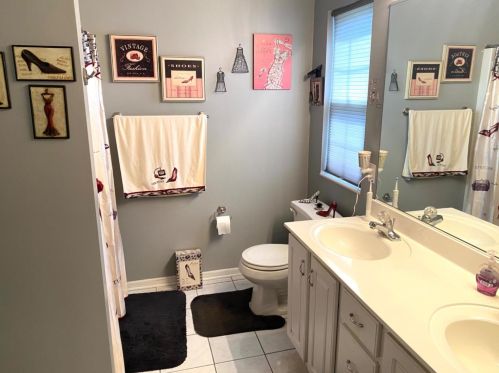 435 Deerpath Ct, Hobart IN 46342-5743 exterior