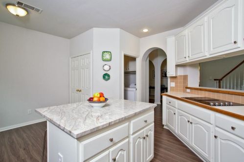 3827 Azure Ln, Addison TX 75001-3105 exterior