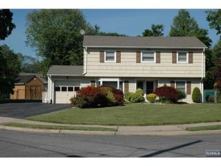 22 Ella Ln, Wayne, NJ 07470-3516