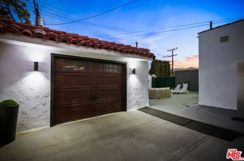 612 Ivy St, Glendale CA  91204-1027 exterior