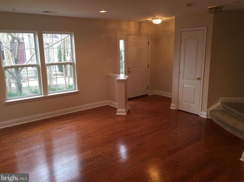 2122 Darcy Green Pl, Silver Spring, MD 20910-1169