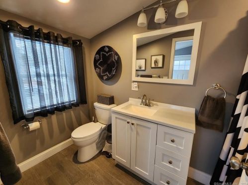 25 Alpine Cir, Sandy Hook CT  06482-1256 exterior
