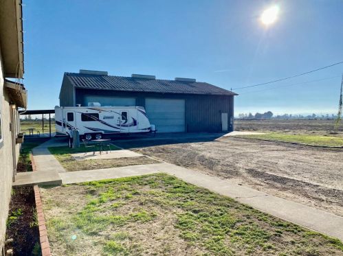 20207 4th Ave, Stevinson, CA 95374-9610