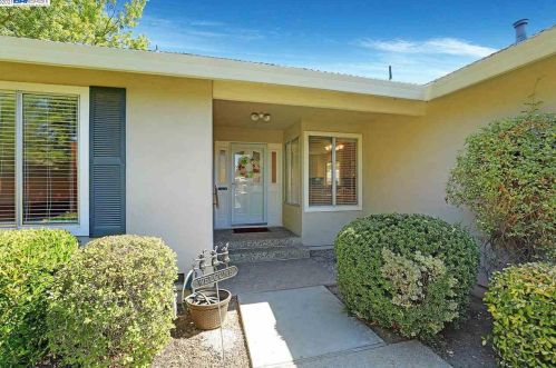 723 Myrtle Ct, Ripon, CA 95366-2147