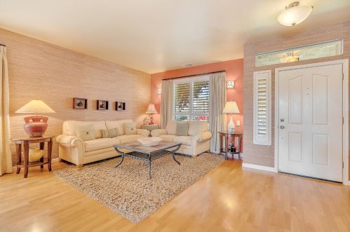 1746 Fir Dr, Los Banos CA 93635-5236 exterior