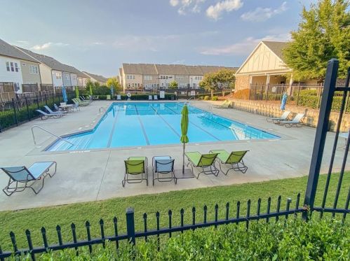 2077 Hatteras Way, Atlanta GA  30318-1085 exterior