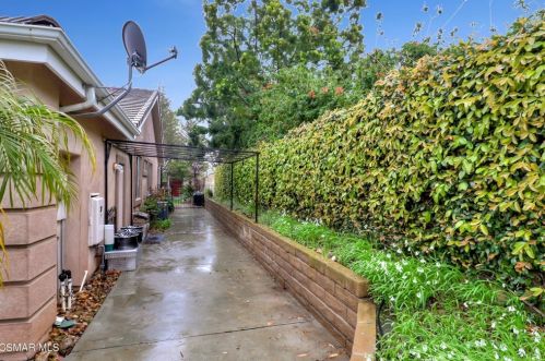 1267 Fitzgerald Rd, Simi Valley CA 93065-4480 exterior