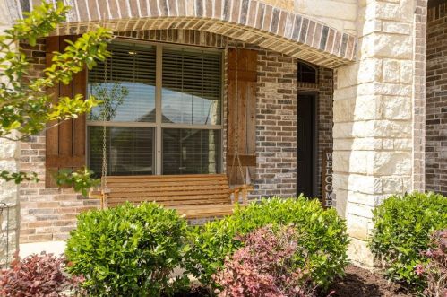 1712 Chivalry Ln, Fort Worth TX  76140-5780 exterior