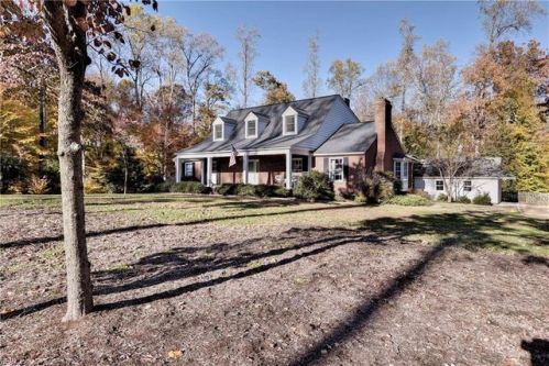 105 Horseshoe Dr, Williamsburg, VA