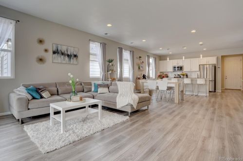 27904 9 Dr, Aurora CO 80018 exterior