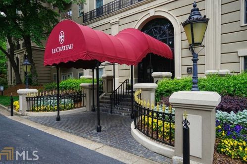 2865 Lenox Rd, Atlanta GA  30324-2880 exterior