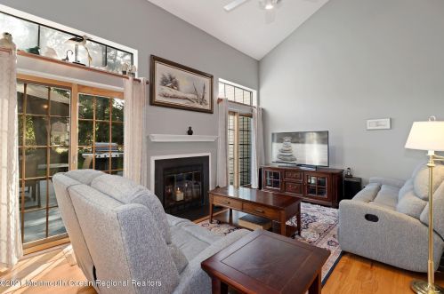 3 Old Orch Ln, Tinton Falls NJ 07712-2570 exterior