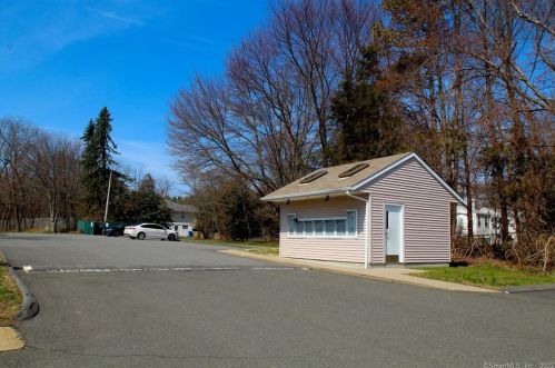 93 Heather Rdg, Huntington CT  06484-4687 exterior