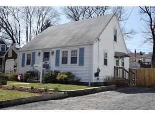 44 Aetna St, Cranston, RI 02910-1506