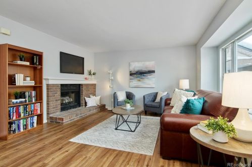 6988 Briarwood Cir, Englewood, CO 80112-1151