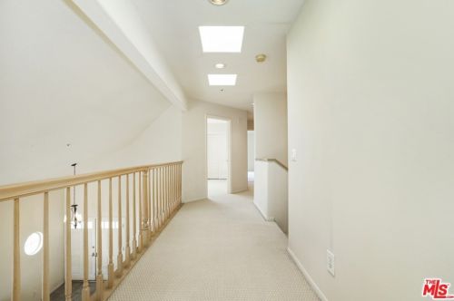889 Calle Amable, Glendale CA  91208-3058 exterior