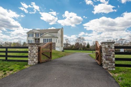 65 Island Rd, Columbus, NJ 08022-1307