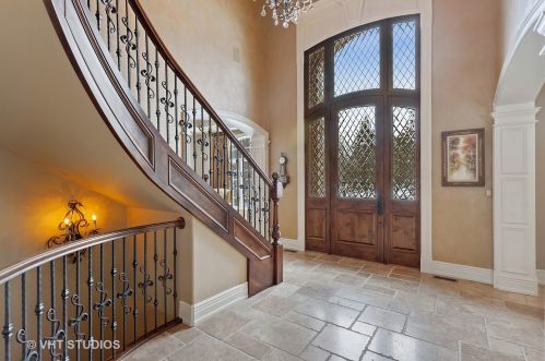 6403 Garfield Ave, Willowbrook IL  60527-5237 exterior