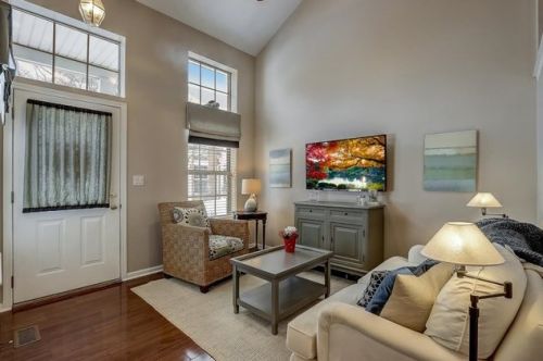9 Dewalt Ct, Elmhurst, IL 60126-5619