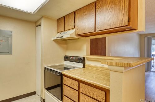 1760 Pitkin Cir, Aurora, CO 80017-4271