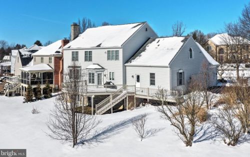 1020 Steeplechase Dr, Lancaster PA  17601-1779 exterior