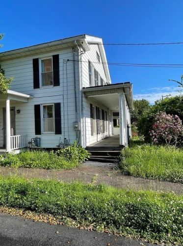 439 Prospect St, Torrington, CT 06790-4937