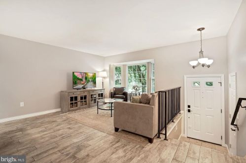 7875 Trammell Ct, Annandale, VA 22003-1566