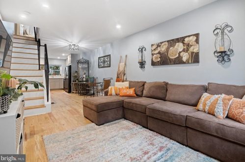 633 Earp St, Philadelphia, PA 19147-5807