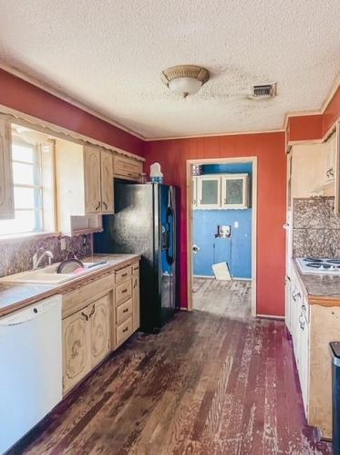 205 6th St, Tolar, TX 76476-4014
