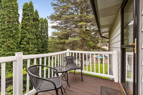 208 Colleen Ave, Saint Paul MN  55126-6252 exterior