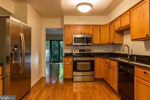 11341 Headlands Ct, Herndon VA  20191-3635 exterior