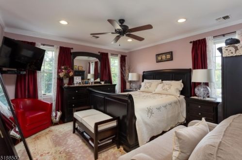 1 Quartz Ln, Paterson NJ  07501-3300 exterior