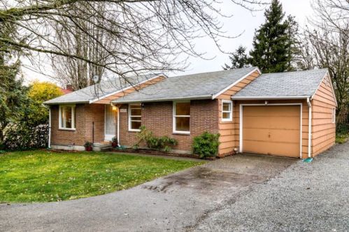2212 128 St, Seattle WA  98125-4229 exterior