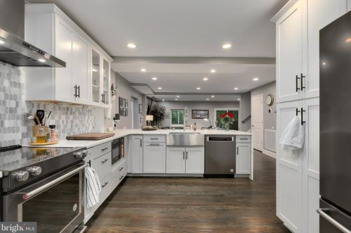 2139 Colts Neck Ct, Herndon VA  20191-1841 exterior