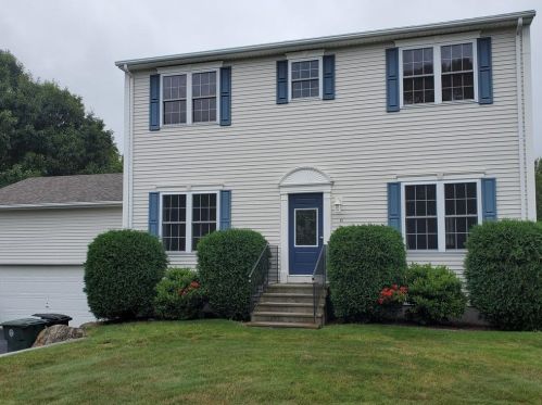 45 Fieldstone Dr, Coventry, RI 02816-8722