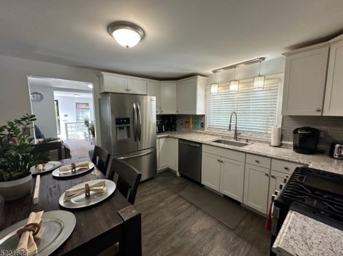 39 Decker Rd, Kinnelon, NJ 07405-1561