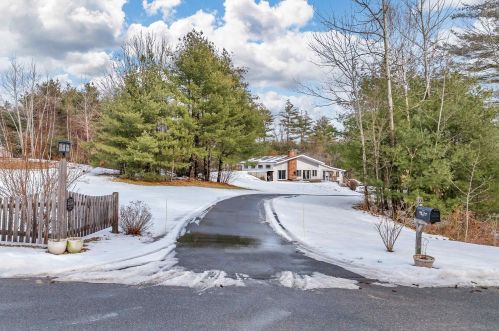 2 Harmony Ln, Pelham, NH 03076-2227