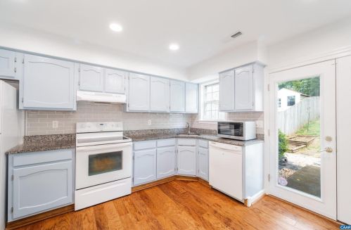 72 Court Pl, Charlottesville, VA 22901-2457